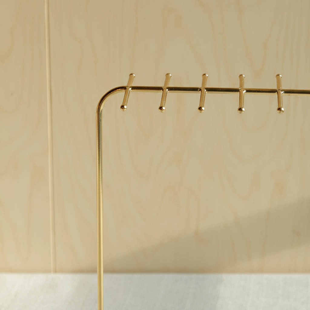 Détail base et crochets du Stand - Minélia