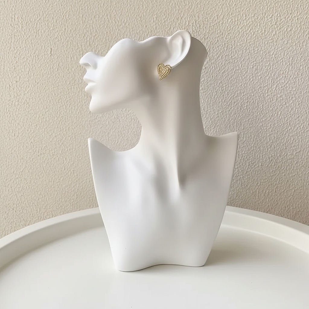 Side Face lifestyle sur table - Minélia