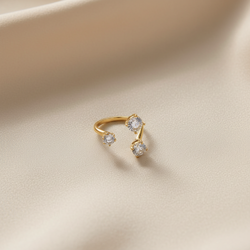 Bague Jassy en acier inoxydable doré avec trois zircons ronds - Minélia