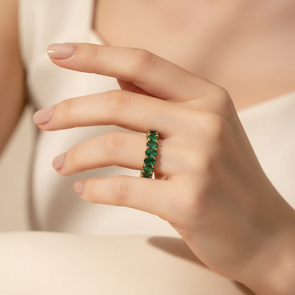 Bague Over portée à la main - Style lifestyle Minélia